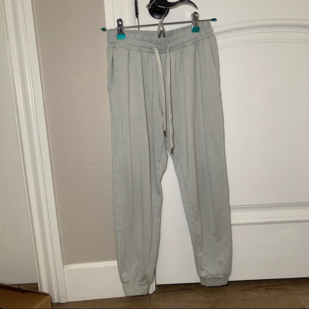 Vuori Performance Jogger Heathered White